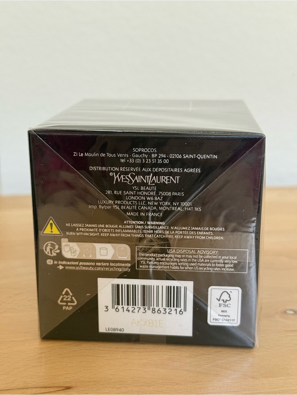Yves Saint Laurent Elegant Candle - Full Size 165g - Picture 4 of 5